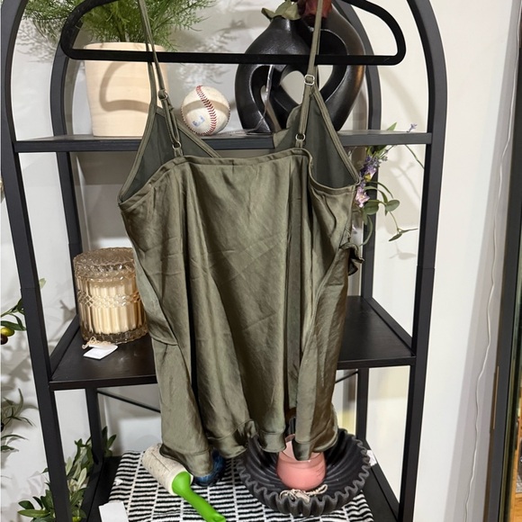 Melrose and Market Green Ruffled Asymmetrical Camisole size small - Picture 4 of 5